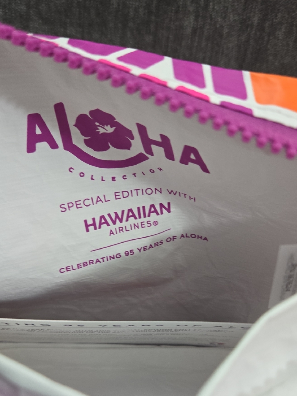 Hawaiian Airlines Small Pouch - Picture 4 of 5